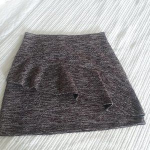 Loft Ruffle Front skirt Red/black/white blend